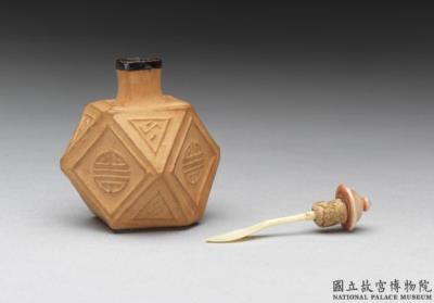 图片[3]-Molded gourd polyhedron snuff bottle with myriad longevity designs, 18th century, Qing dynasty-China Archive